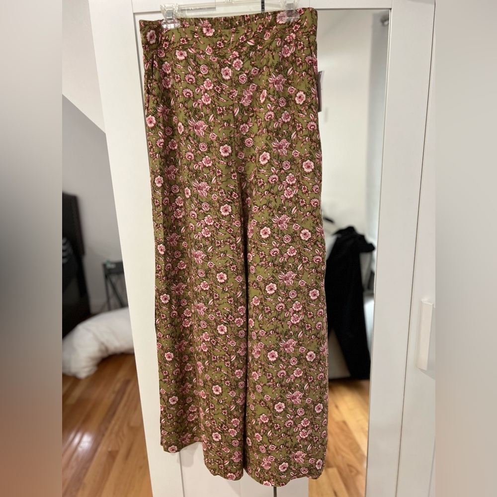 Jessica Simpson flowy floral pants, wide leg